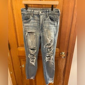 American Eagle light wash wripped skinny jeans